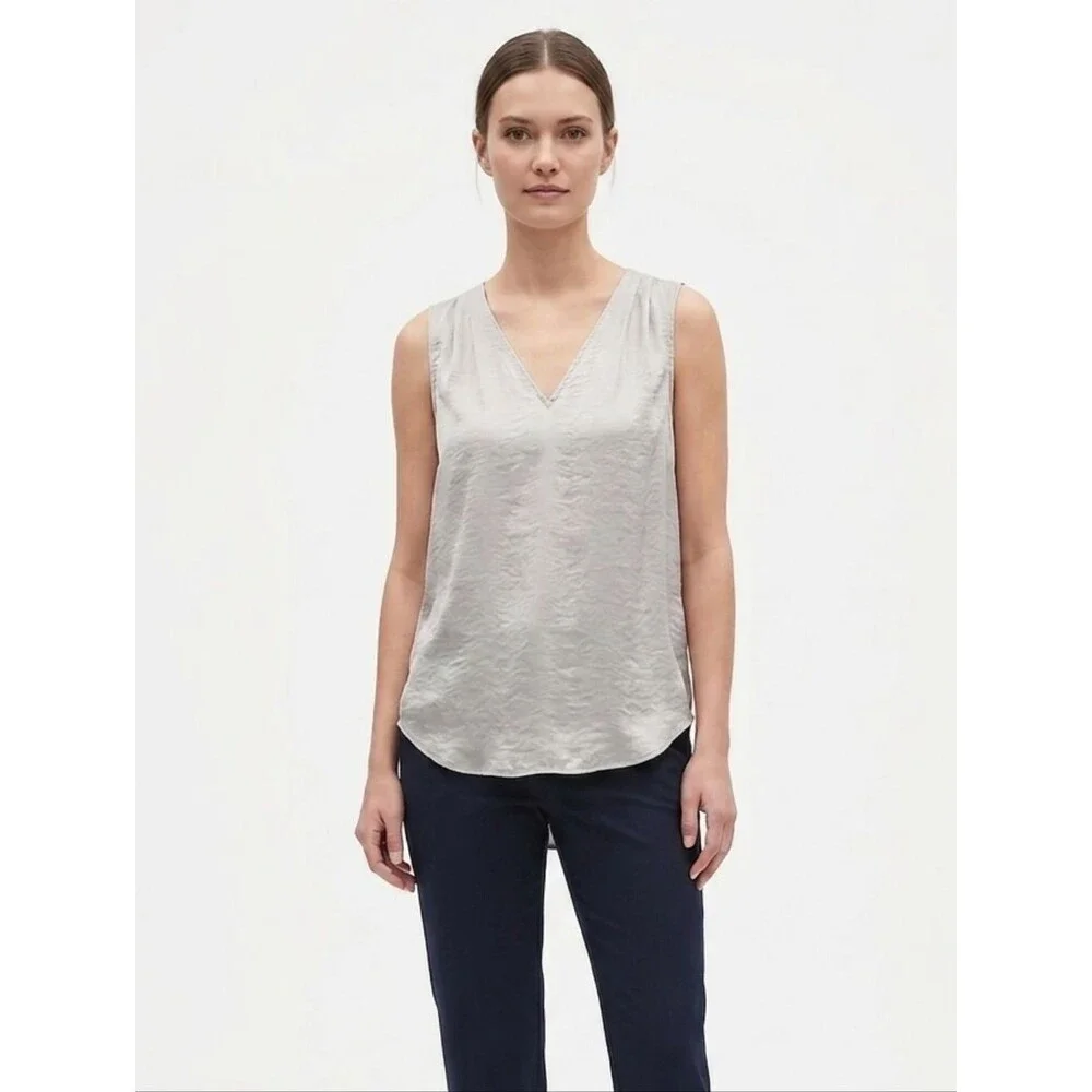Banana Republic Silver Metallic Sleeveless V-Neck Blouse Medium Shine Ethereal